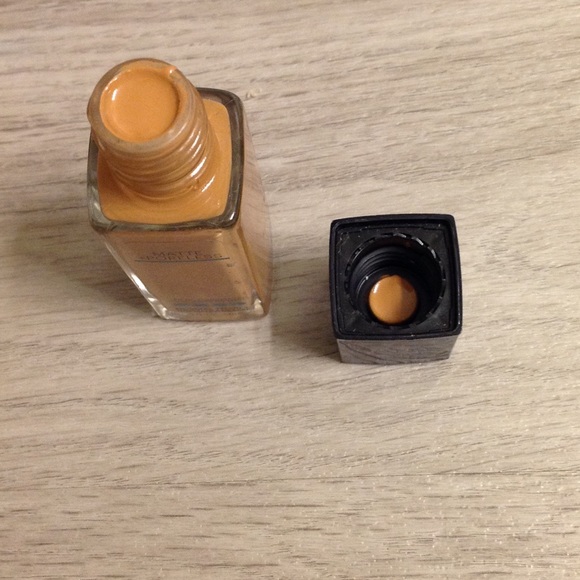 Gently Loved Foundation & Conceal DarkerComplexion - Picture 2 of 8