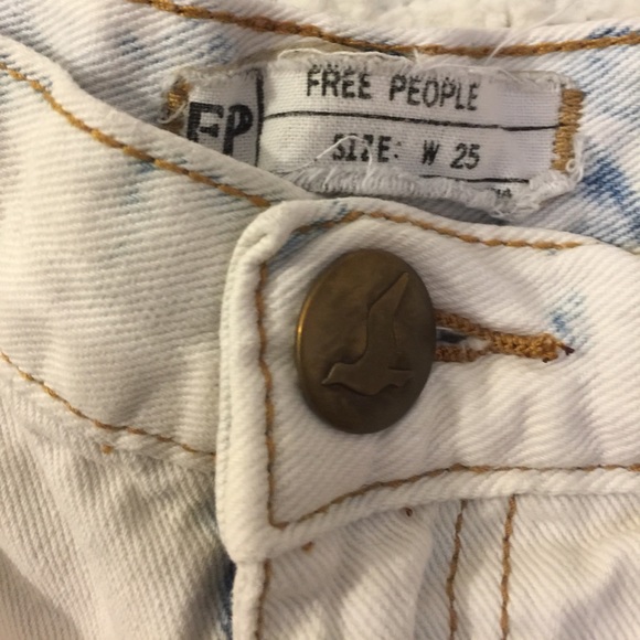 Free People Cutoff Shorts W25 - Picture 4 of 4
