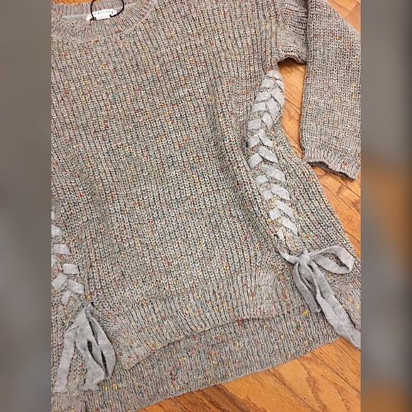 A MUST! LAST 1! 💕Speckled Gray front tie Sweater - Picture 3 of 4