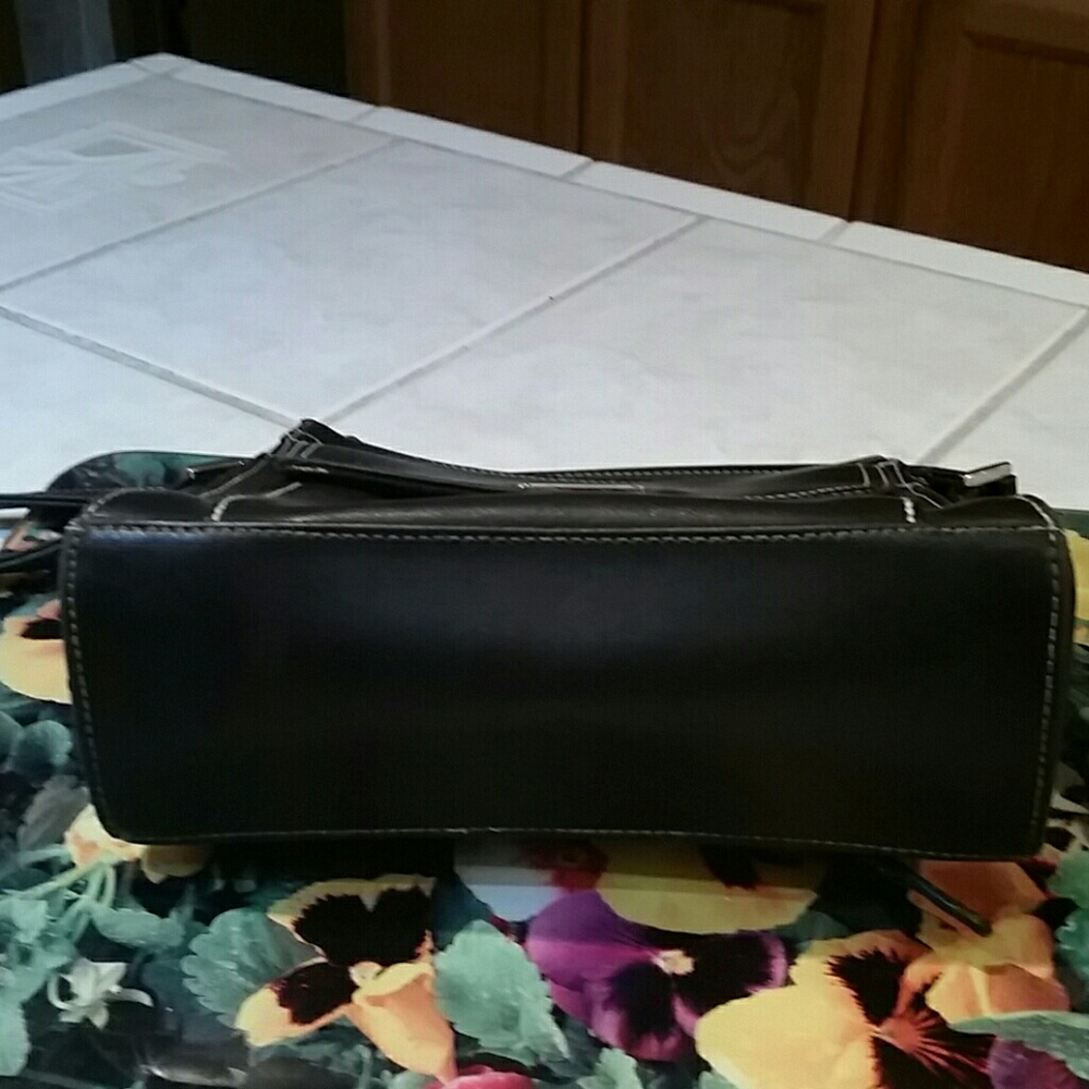 Liz Claiborne Black Purse - Picture 3 of 3
