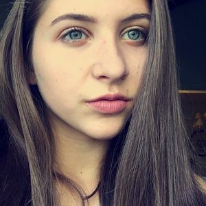 Meet your Posher, Mia