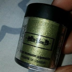 Kat Von D pigment in Conquer