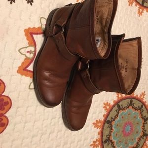 Frye Phillip harness boots size 8 1/2