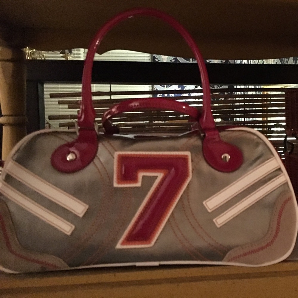 Sporty “7” bag.