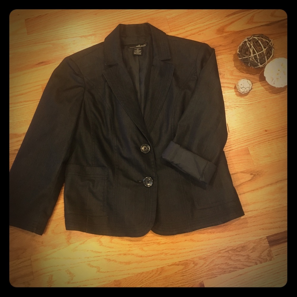Women’s dark blue blazer