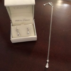 Crislu Earring and necklace set