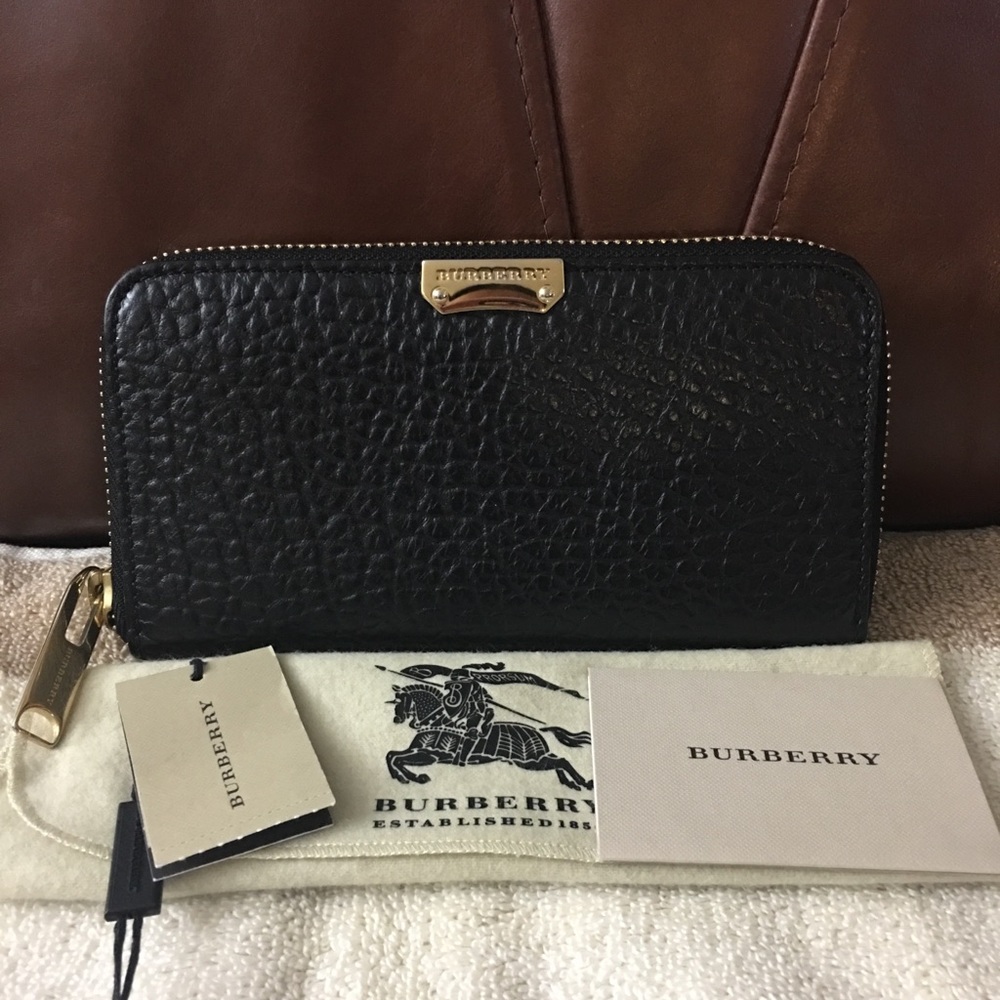 Authentic Burberry Grain Elmore Zip Around Wallet