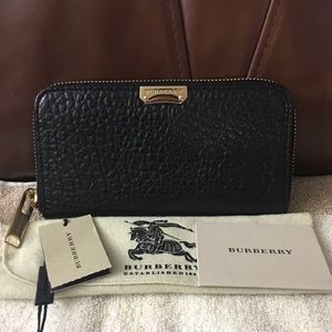 Authentic Burberry Grain Elmore Zip Around Wallet