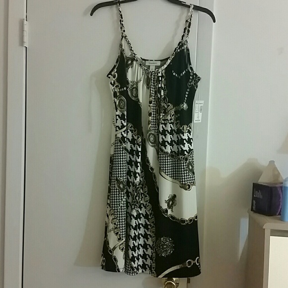 Dress - Picture 4 of 4