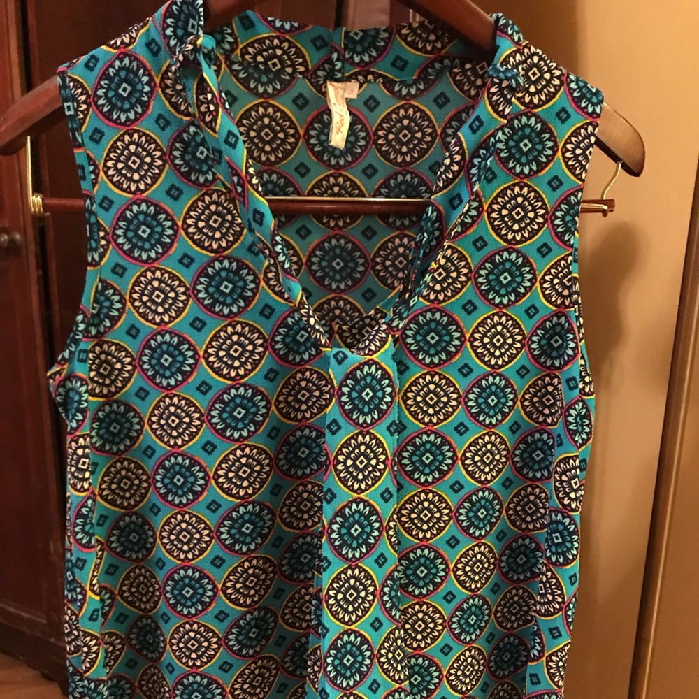 Red Camel Blouse - Picture 2 of 3