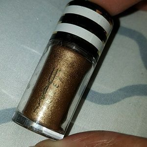 Mac mini pigment in Museum Bronze