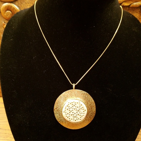 Necklace (INCLUDED IN BUNDLE & SAVE) - Picture 2 of 2