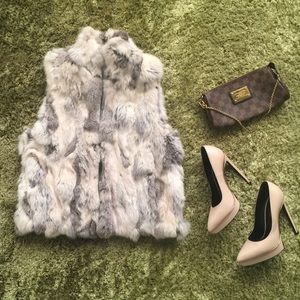 🐰 white grey cream fur vest size small ❄️