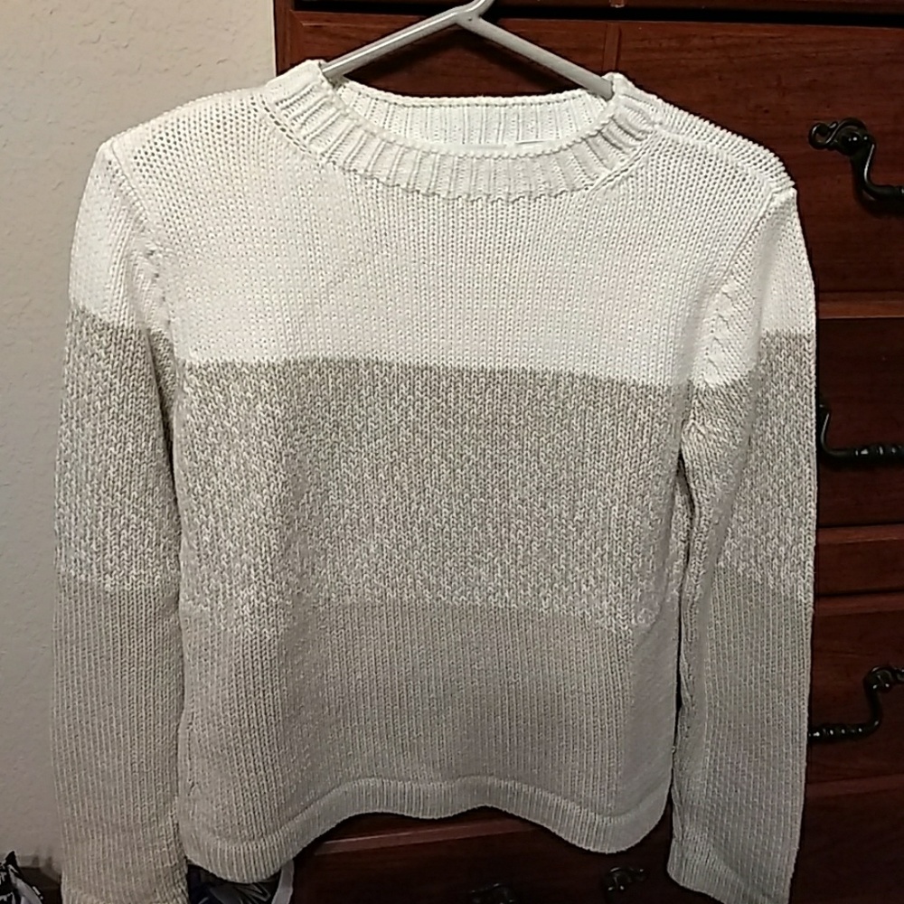 Sweater. Long sleeve. Ombre tan.