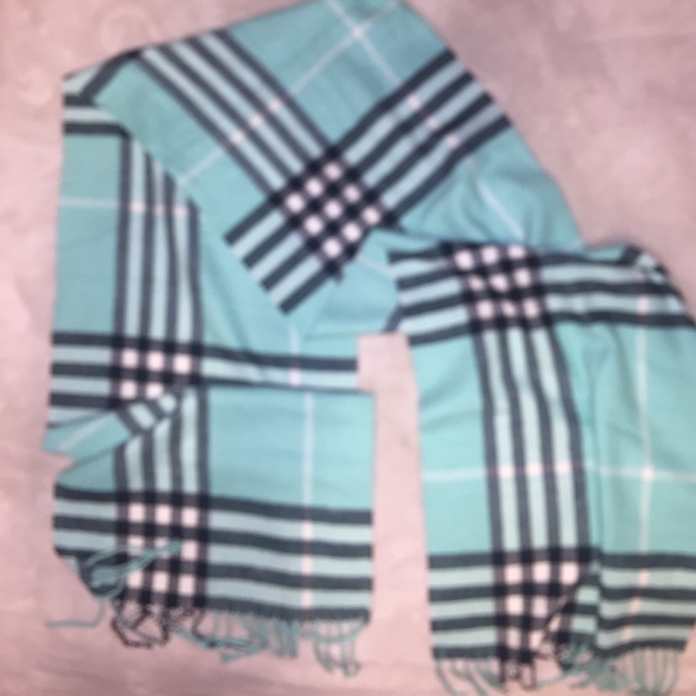 Scarf - Picture 2 of 4