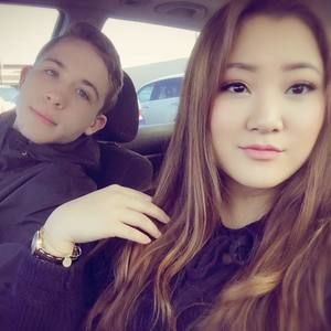 Meet your Posher, Ema