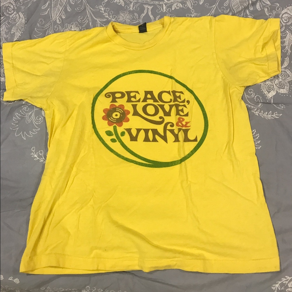 "Peace, love and vinyl" T-Shirt