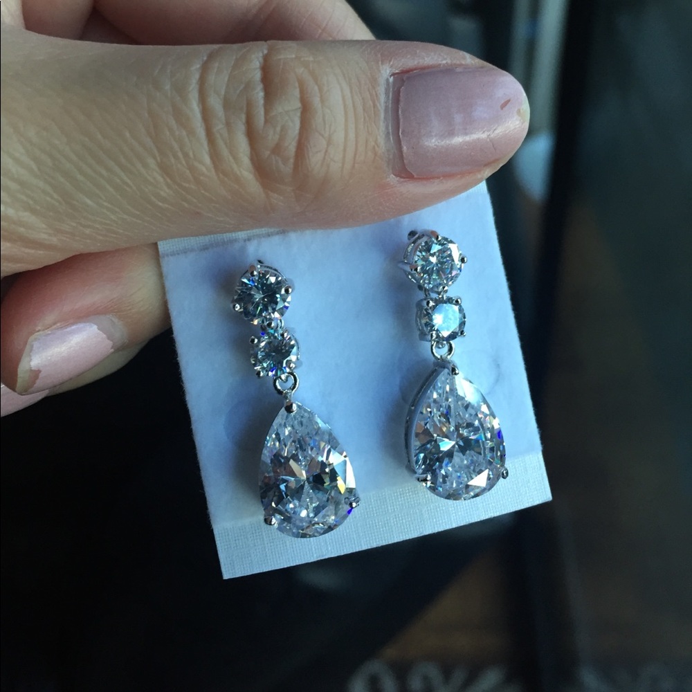 Shiny crystal teardrop earrings