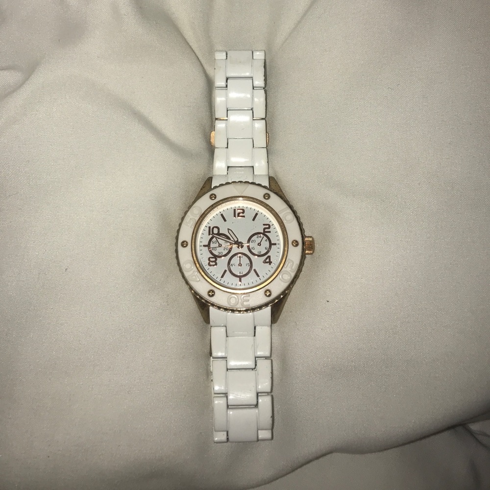 whit/gold watch, never worn