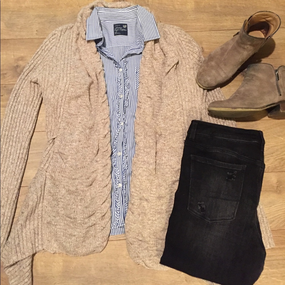 American Eagle Outfitters Button Down