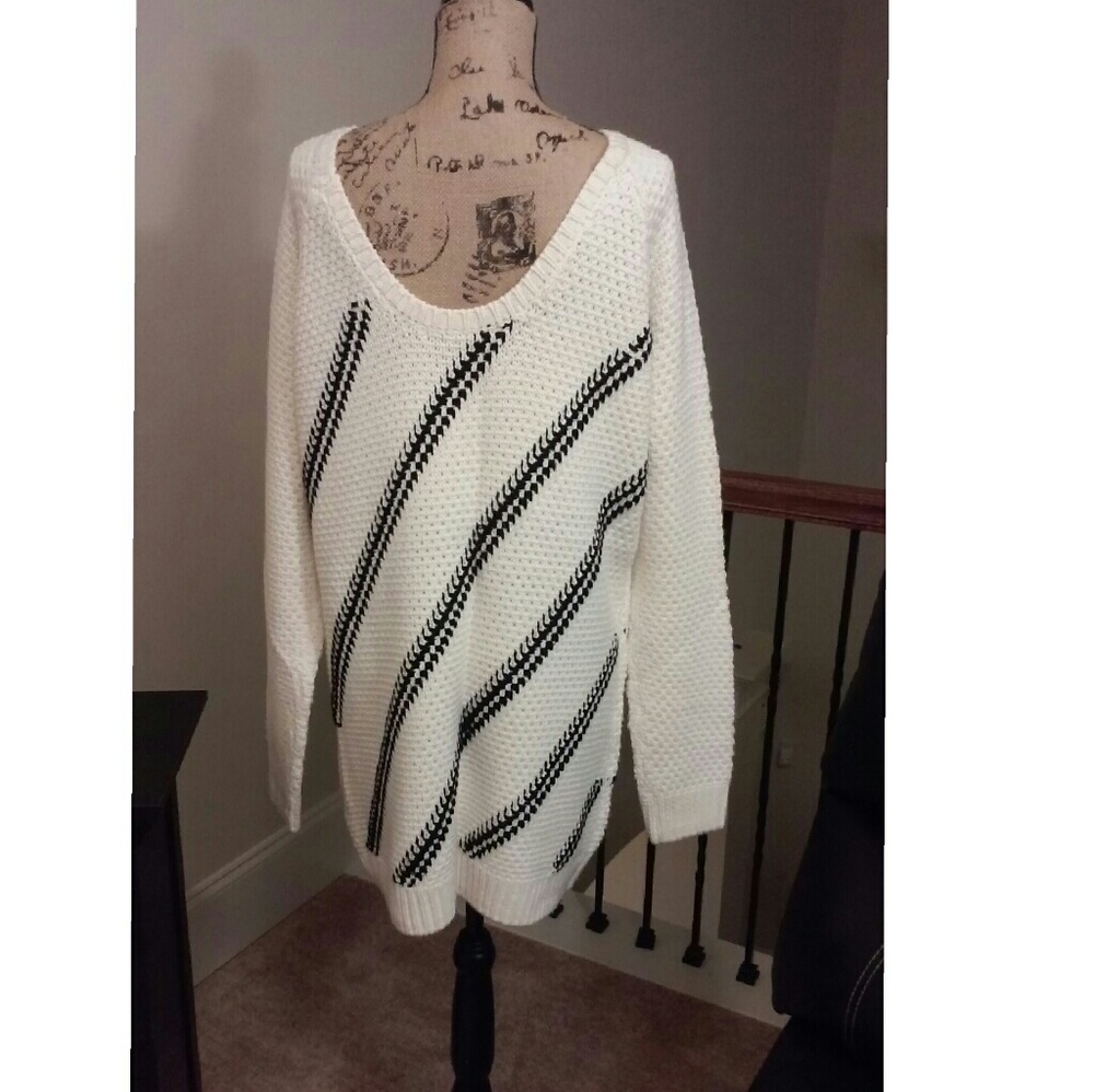Guess Sweater - Picture 2 of 7