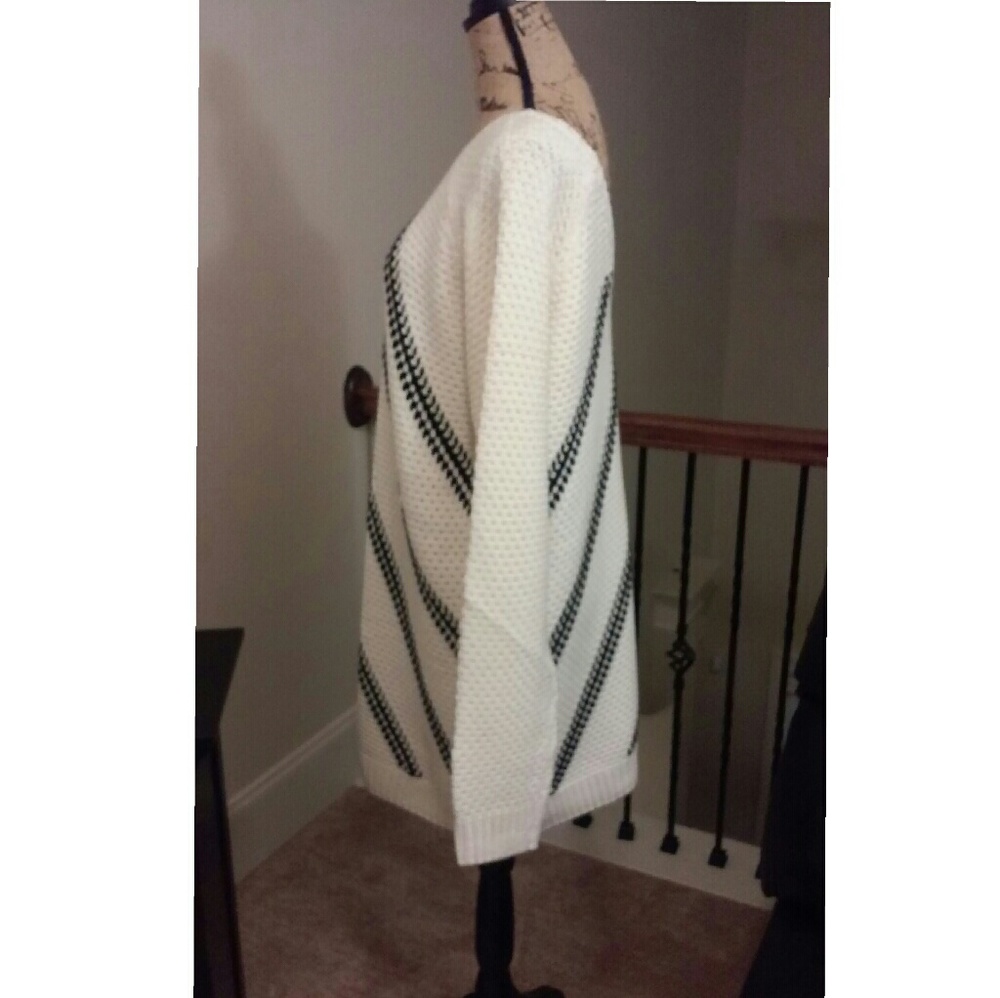 Guess Sweater - Picture 3 of 7