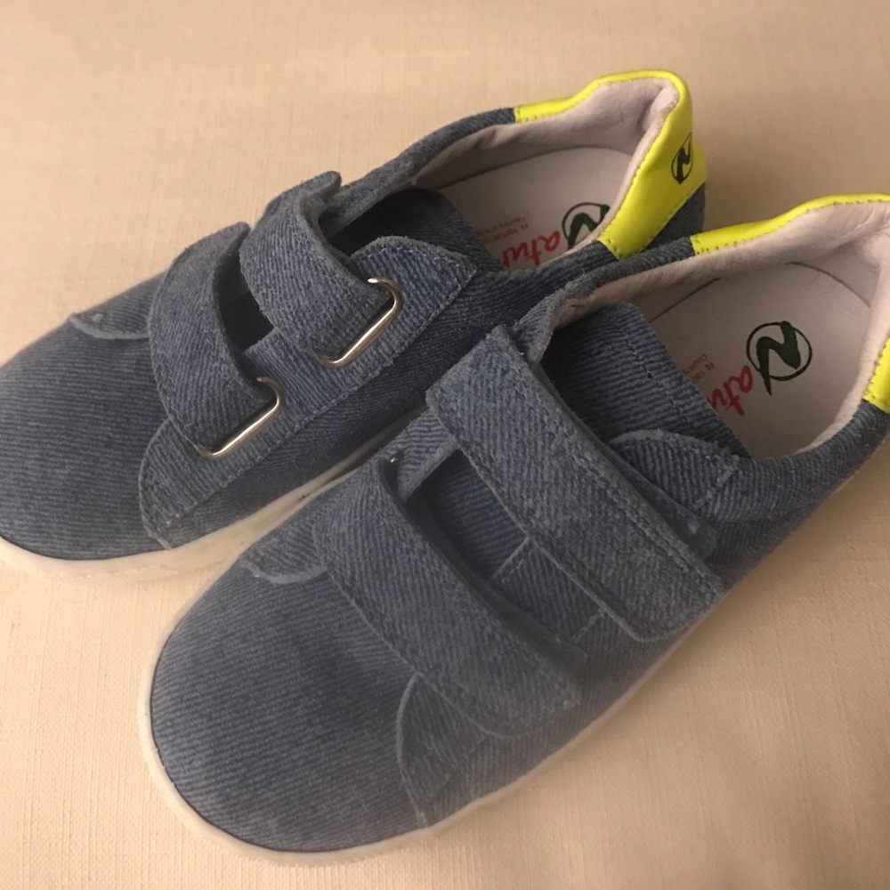 NEW NATURINO KIDS SHOES. Size 28