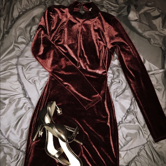 Dress - Picture 1 of 2