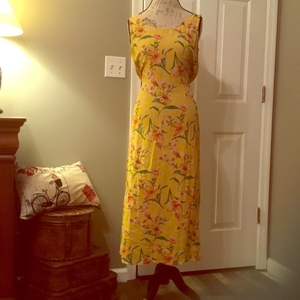 Beautiful Sleeveless Floral Sheath