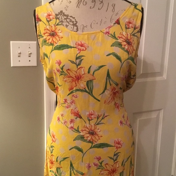 Beautiful Sleeveless Floral Sheath - Picture 2 of 6