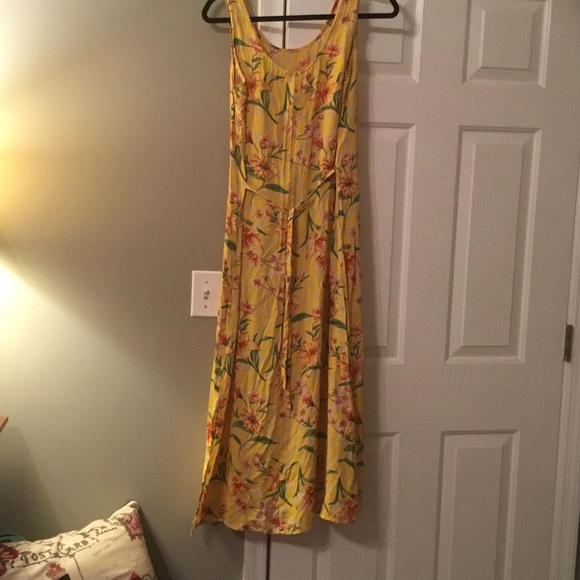 Beautiful Sleeveless Floral Sheath - Picture 6 of 6