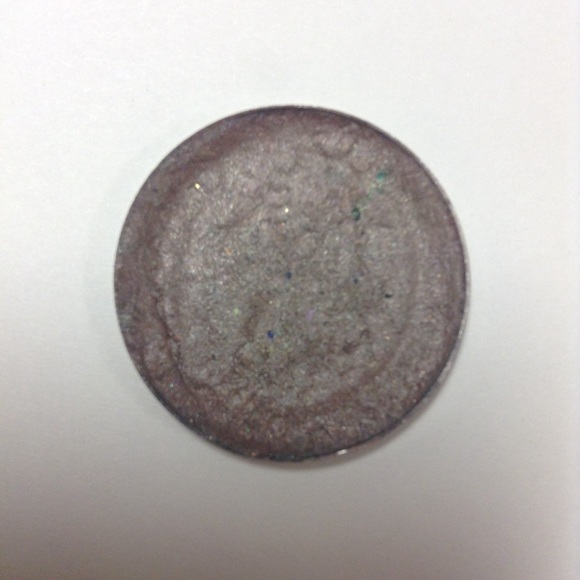 Shimmery Grey Eyeshadow - Picture 1 of 2