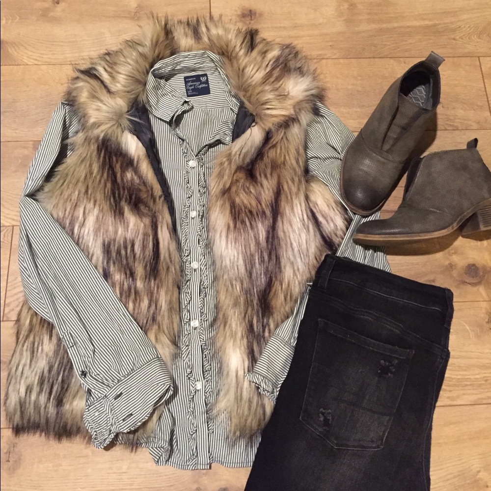 American Eagle Outfitters Button Down