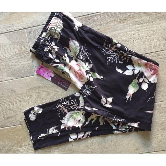 Black and Beige Floral Leggings - Picture 2 of 2