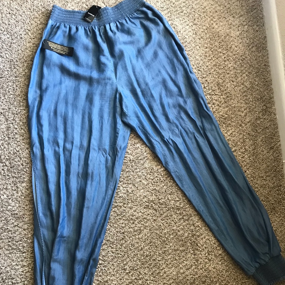 Bebe high waist Parachute exposes leg pants