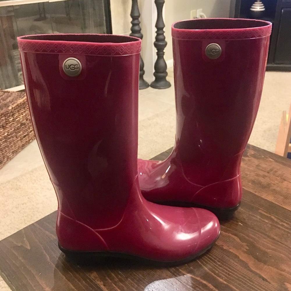 UGG rain boots size 9