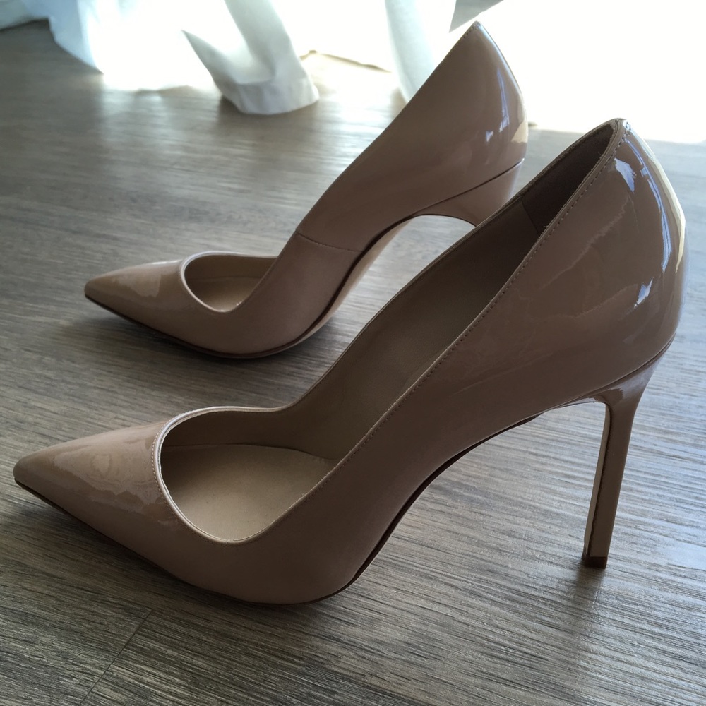 Gorgeous Nude Manolo Blahnik 'BB' Pumps (105)