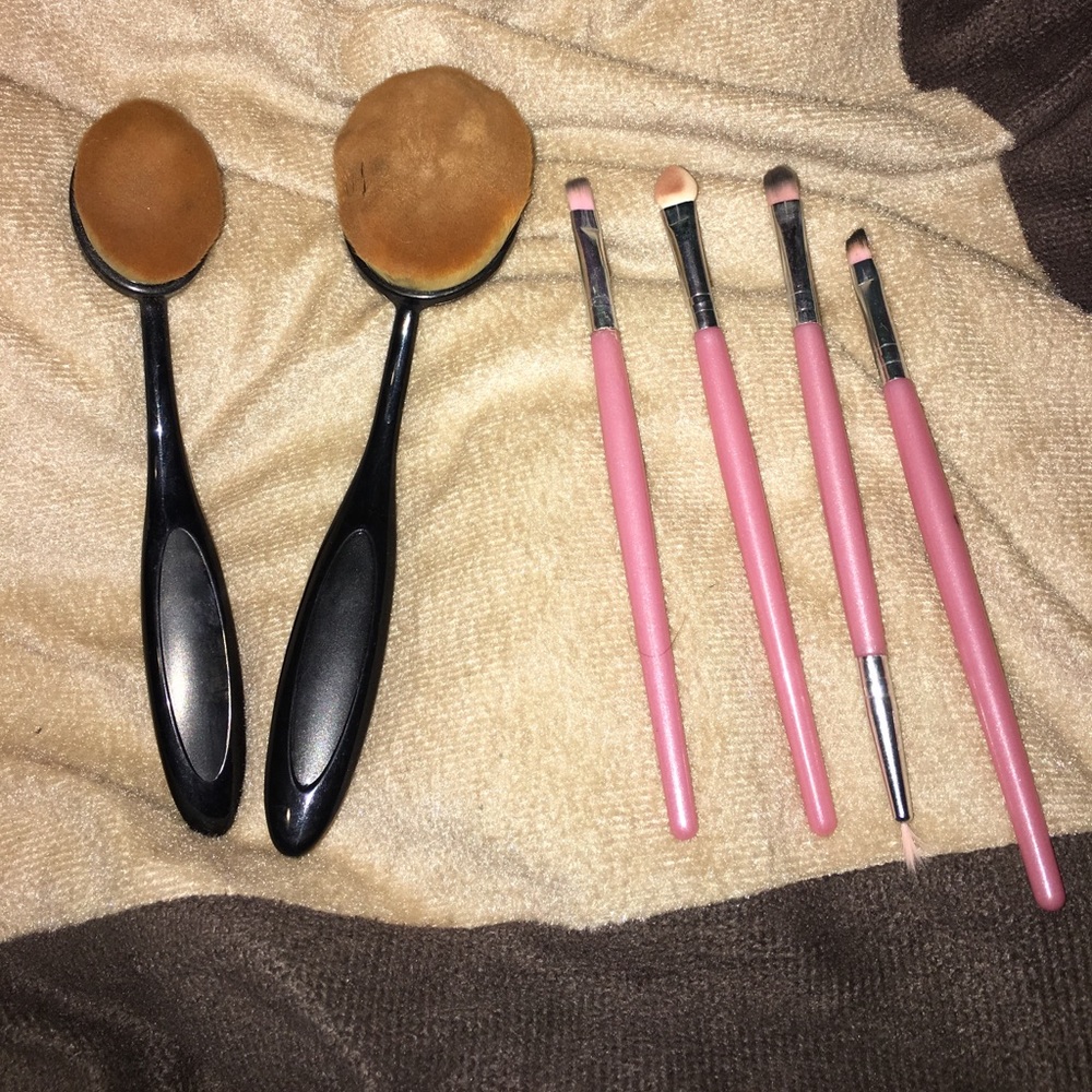 Lot of 6 makeup brushes