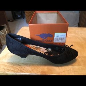 Rampage black tapestry fabric kitten heels