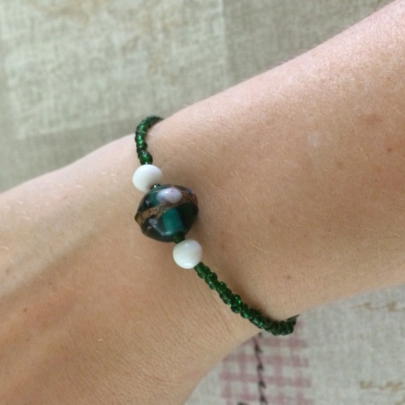 Emerald green seed bead bracelet - Picture 1 of 5