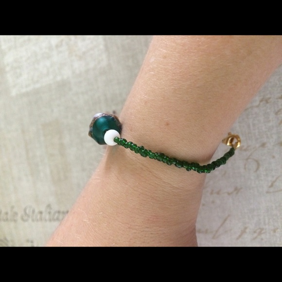 Emerald green seed bead bracelet - Picture 2 of 5