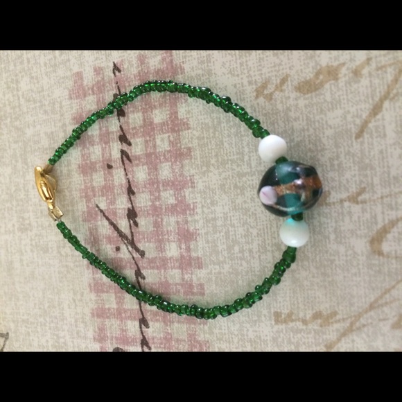 Emerald green seed bead bracelet - Picture 3 of 5