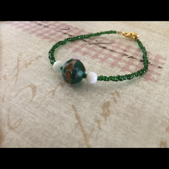 Emerald green seed bead bracelet - Picture 4 of 5