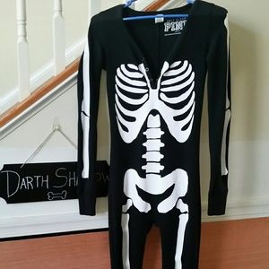 Vs Pink onesi size xs