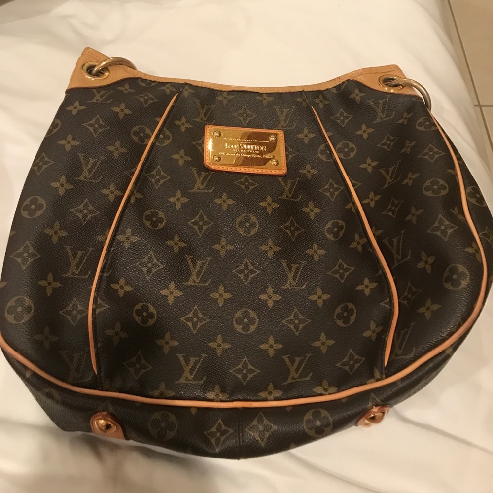 Authentic lovely Louis Vuitton purse