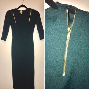 Fitted dress with zippers