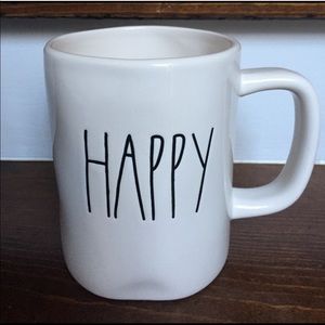 ‼️Rae Dunn "family" mug.‼️