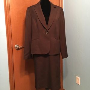 Jones Studio Executive Skirt Suit