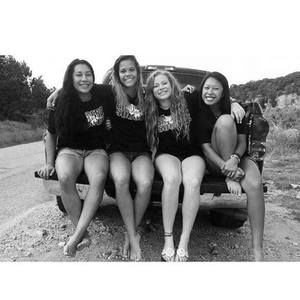 Meet your Posher, Larissa