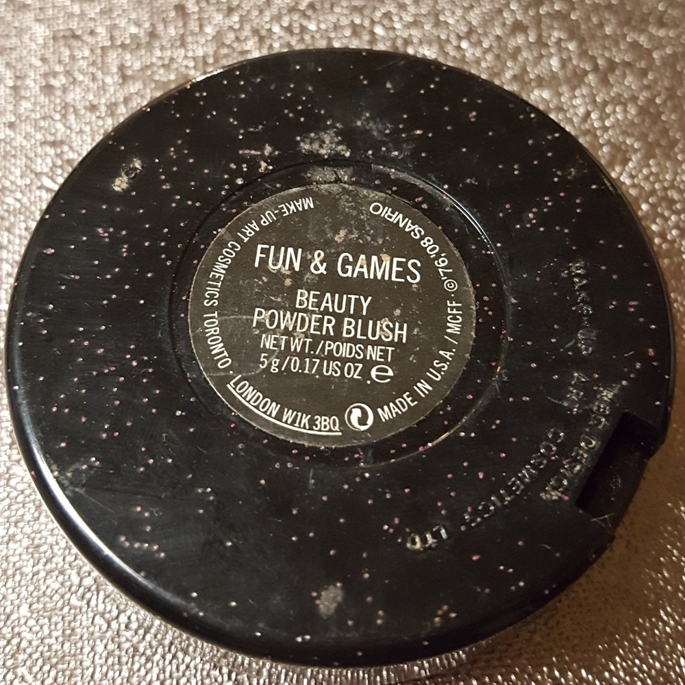 MAC Limited Edition Hello Kitty blush😍😄🖤 - Picture 3 of 3